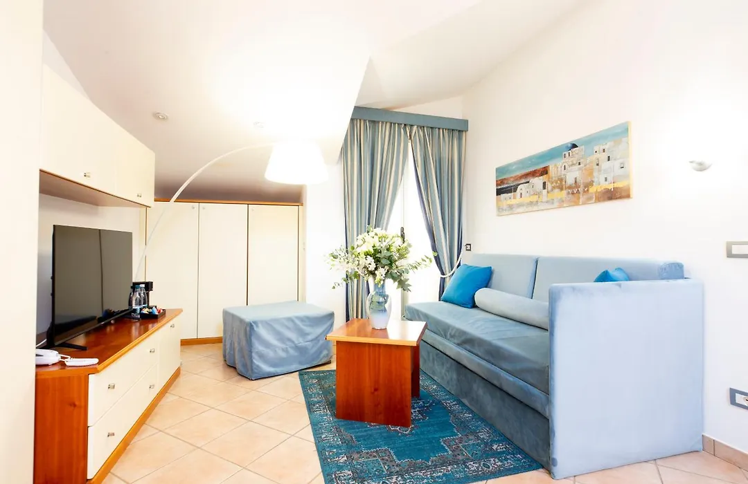 Residence Dei Due Porti-1